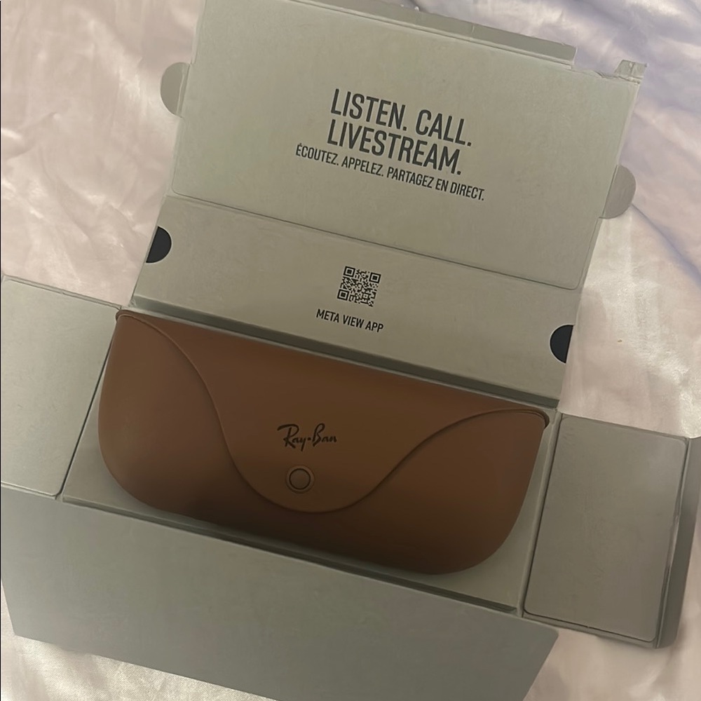 Ray-Ban Skylar AI Glasses with Meta Shiny Chalky Gray brand new